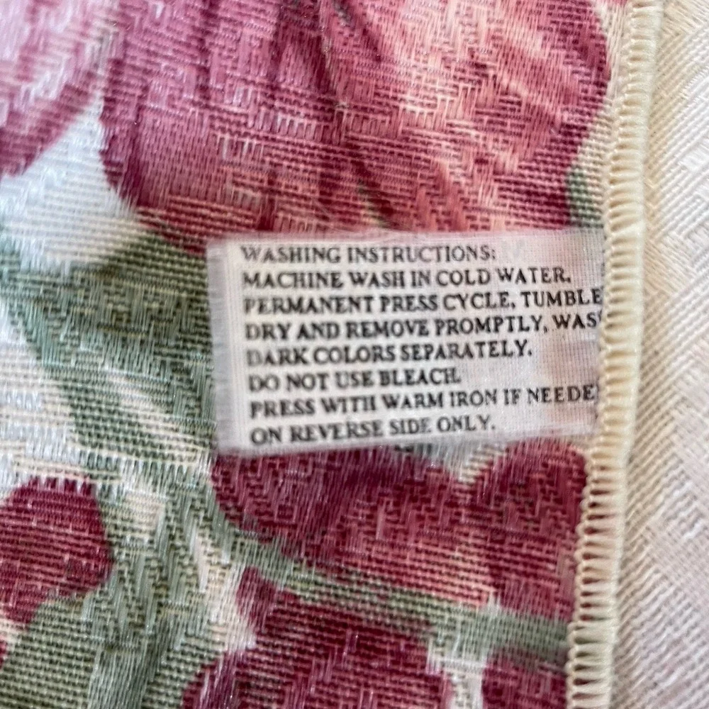 Vtg Avon Holiday Tablecloth‎ Rectangle 58x83 Burgundy Poinsettias Berries Spain